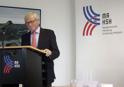 Autor Dr. Volkram Gebel präsentiert Buch "Zeitenwechsel"