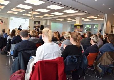 Publikum im Eventraum der Hochschule Macromedia